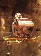 Вазочка-подсвечник, тут видна другая сторона и другой сюжет росписи